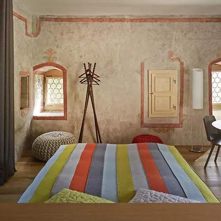 施罗斯堡精品酒店 图恩